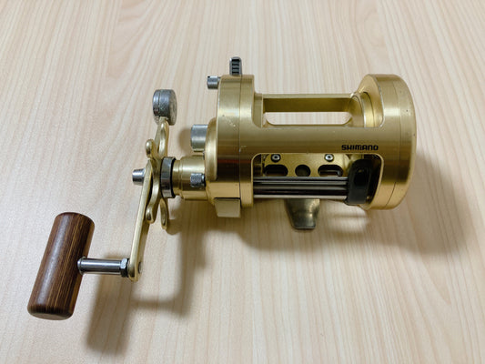 Shimano Baitcasting Reel CALCUTTA 700 Right Gear Ratio 4.7:1 Fishing Reel #DZ